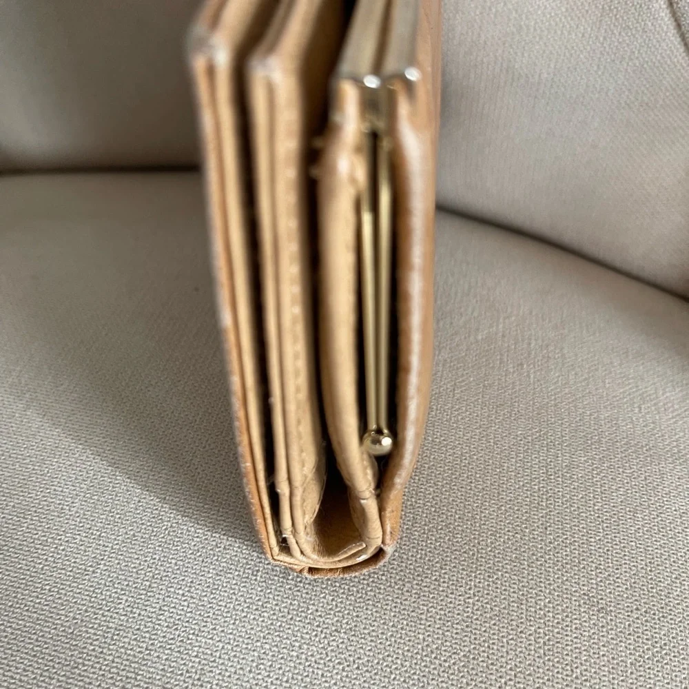 Buxton tan leather billfold wallet_3